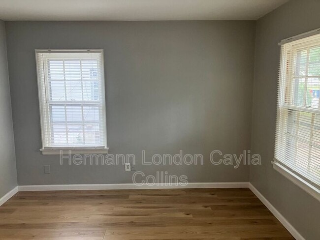 Building Photo - 8031 Aline Ave