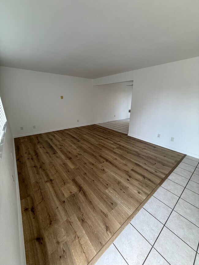 Foto del edificio - 4956 Howard St