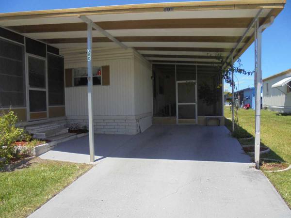 Cochera techada - 7331 Malaga Ave