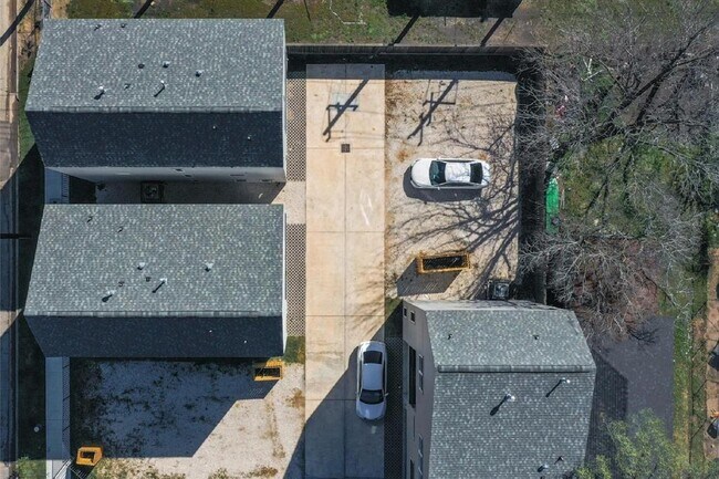 Building Photo - 608 Cage St