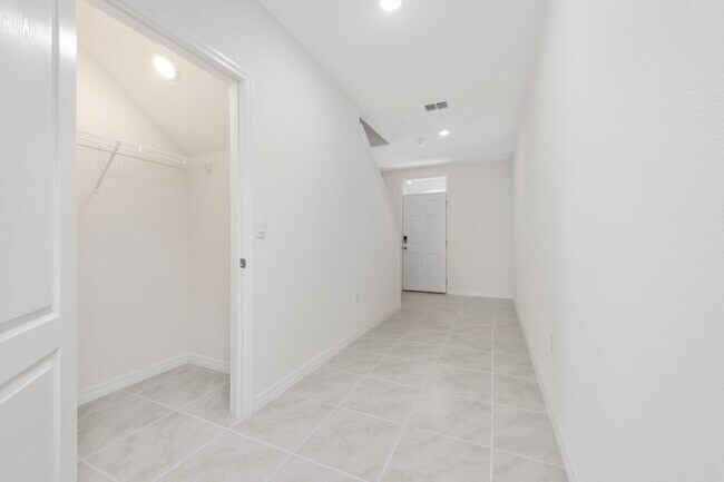 Foto del edificio - 1296 Cascades Ave