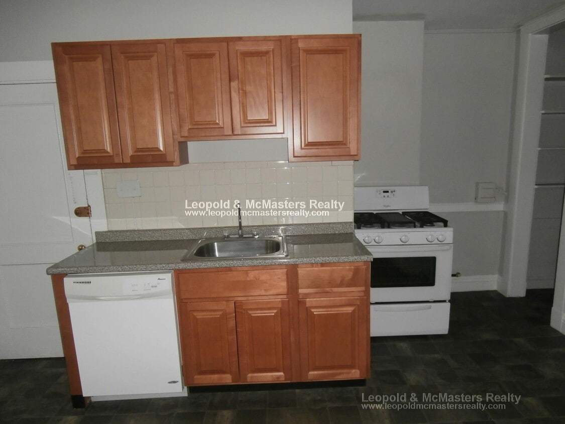 Primary Photo - 34 Lourdes Ave