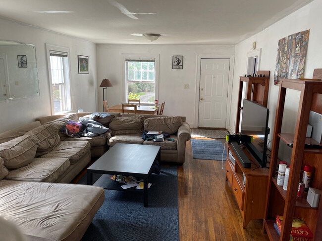 Building Photo - 409 S Eagleson Ave