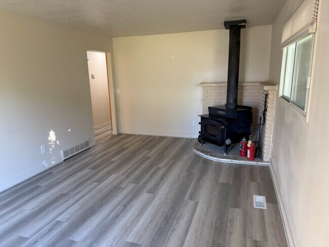 Building Photo - Single Family Home in Riverton!