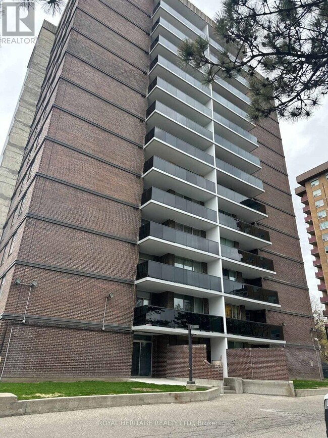 Photo du bâtiment - 1275 Markham Rd