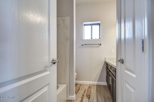 Foto del edificio - 8632 S 10th Ln