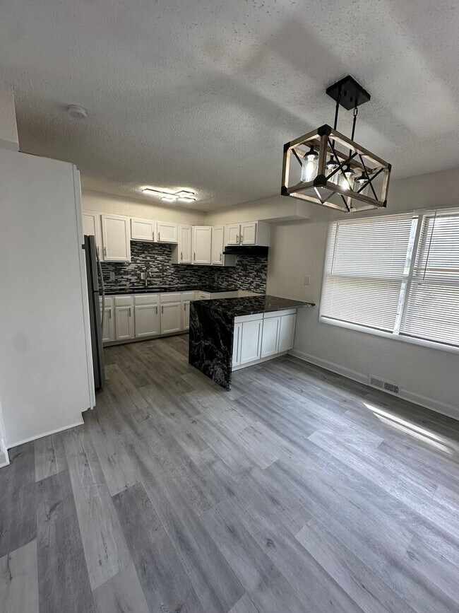 Building Photo - 4 bedroom 1 bath