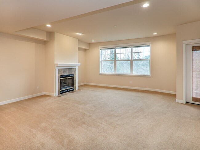 Building Photo - Townhome-Like Condo with Views