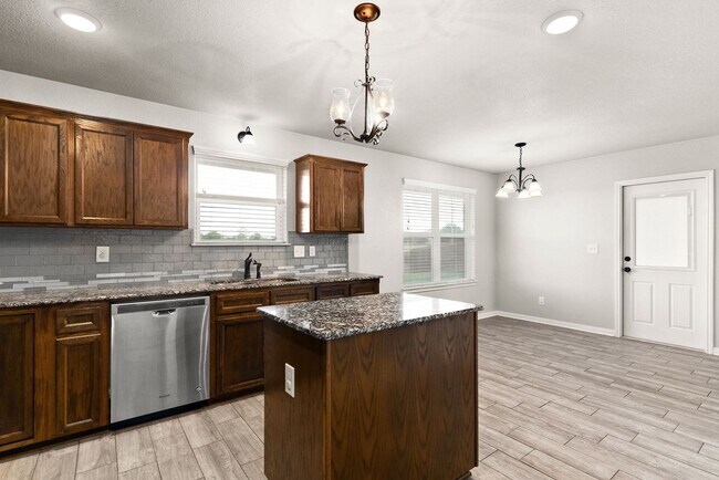 Building Photo - 6908 Catherine Dr