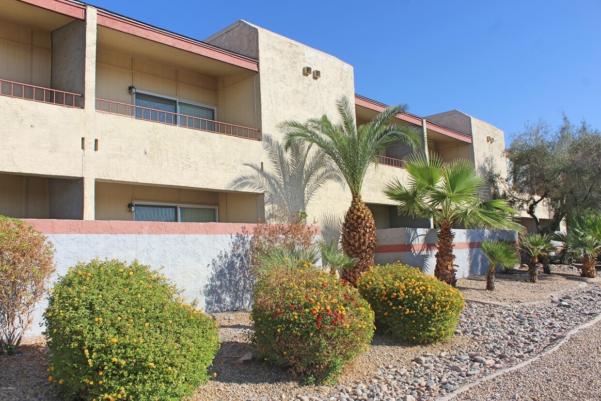 Primary Photo - 1602 E Ocotillo Rd