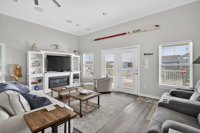 Building Photo - 956 Biscayne-SI ID1560830P