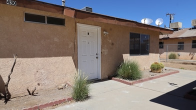 Building Photo - 430 W Moyer Ave