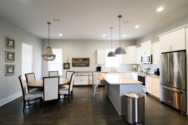 Foto del edificio - 283 Lakeland Dr