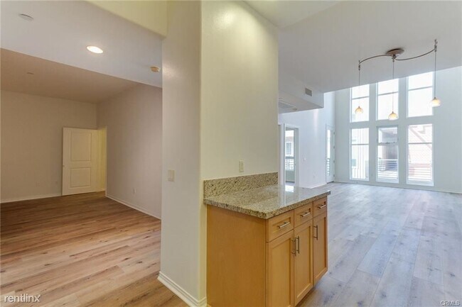 Building Photo - 3 br, 3 bath Condo - 4050 Glencoe Ave Apt 422