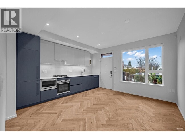 Photo du bâtiment - 775 W 49th Ave