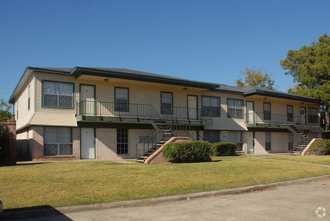 Building Photo - 6020 Alpine Cir