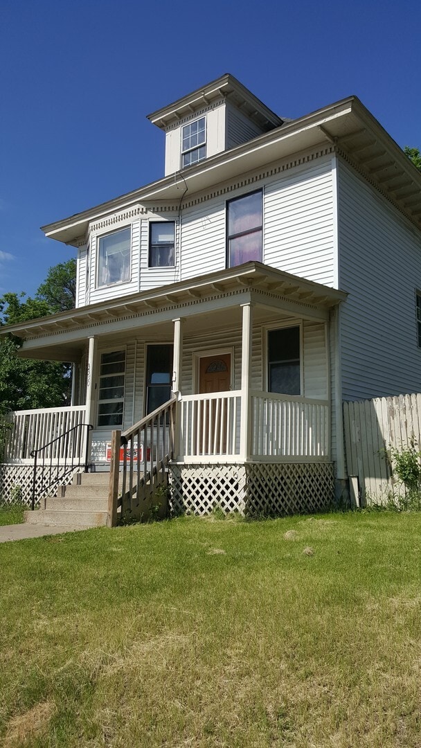 Building Photo - 3350 Stevens Ave