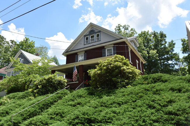 Building Photo - 618 Walnut St