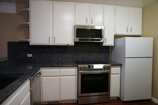 Building Photo - 2280 Woodside Ln