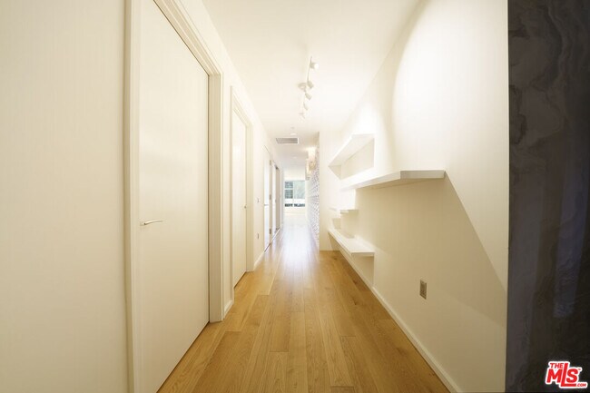 Foto del edificio - 1155 S Grand Ave