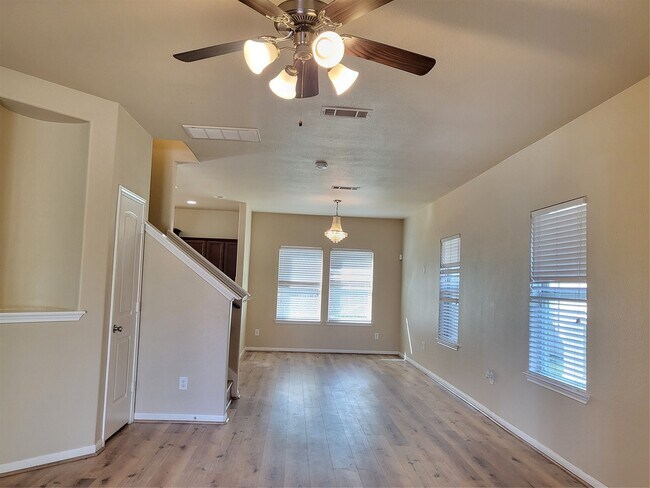 Foto del edificio - 1906 Howth Ave