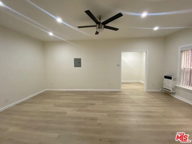 Foto del edificio - 814 S Hobart Blvd