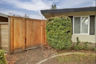 Building Photo - 4708 Marlborough Way