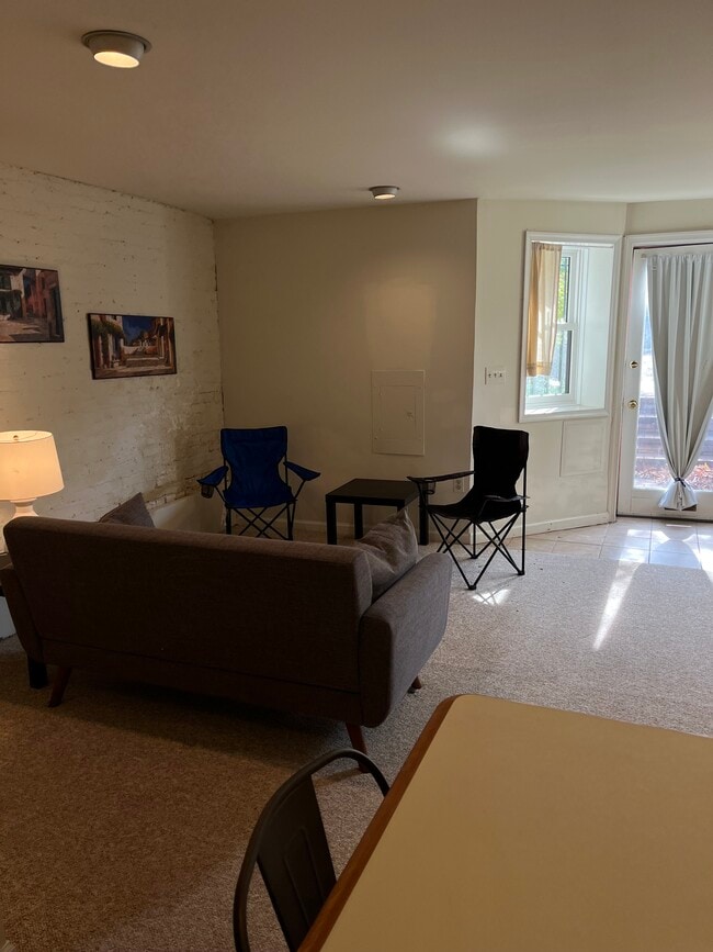 Foto del edificio - 504 E St NE