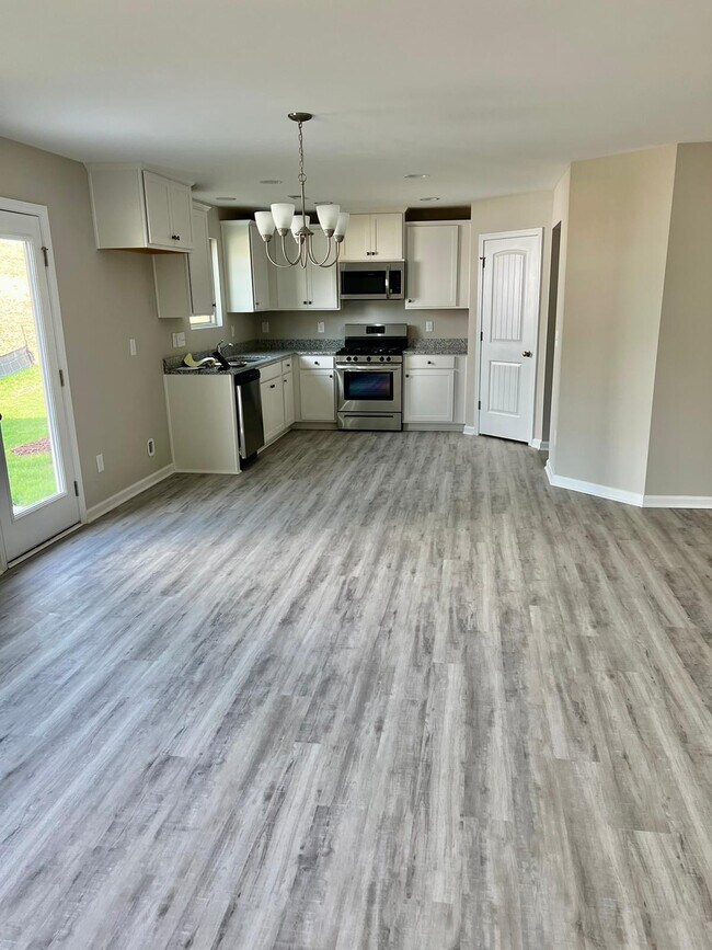 Foto del edificio - Room in Single Family Home on Slippery Elm Dr