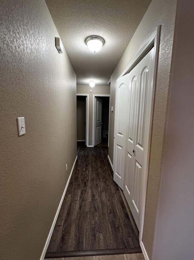 Foto del edificio - 2504 Ridgeway Ln