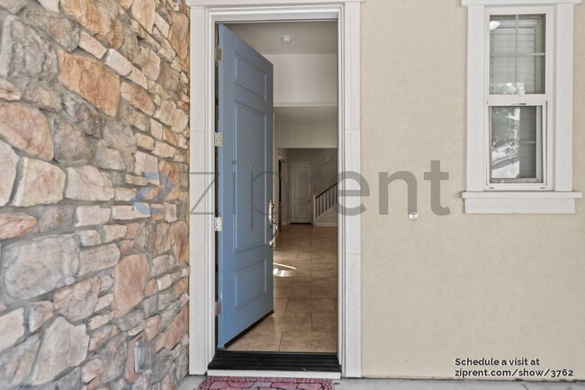 Building Photo - 3138 Paolo Terrace