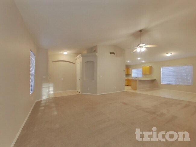 Foto del edificio - 18071 N 113th Ave