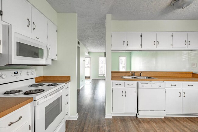 Building Photo - 326 Crescent Spring Dr