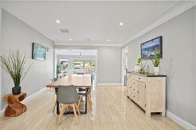 Foto del edificio - 817 NW 30th St