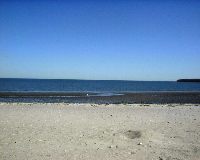 Building Photo - 783 E Broadway