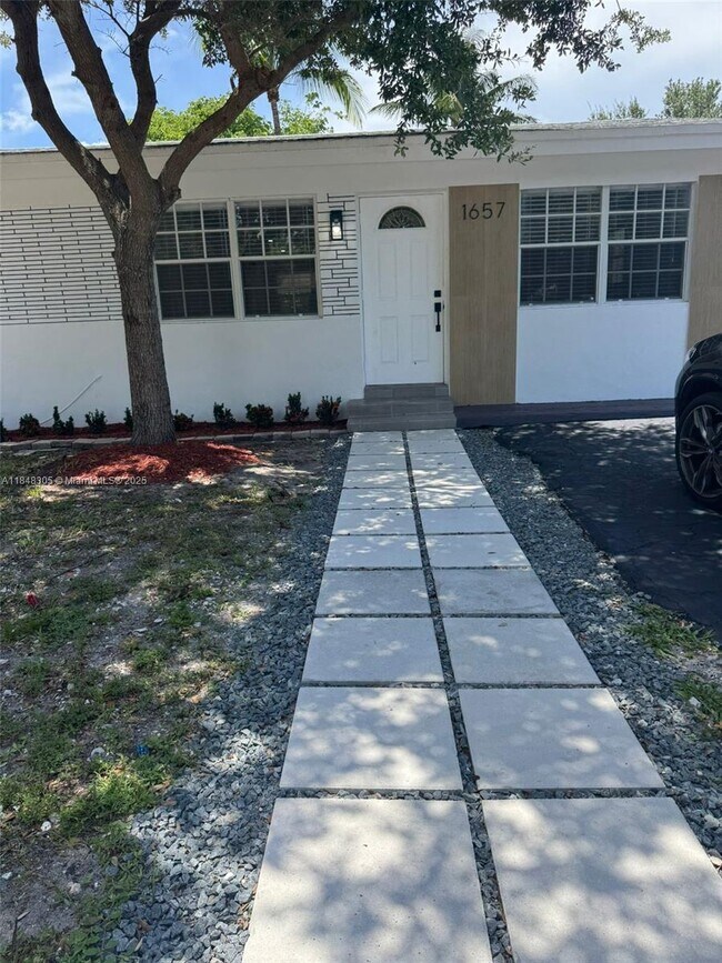 Foto del edificio - 1657 SW 44th Ave