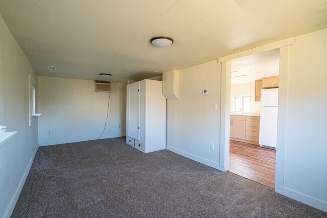 Building Photo - Spacious & Updated 5 Bed Home in Prime Ogden Location