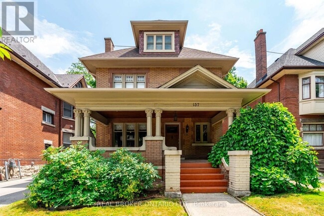 Photo du bâtiment - 137-137 Sherman Ave S