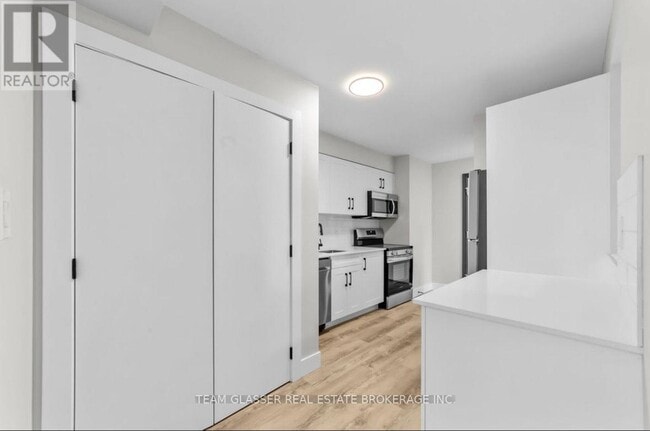 Building Photo - 400 Scenic Dr