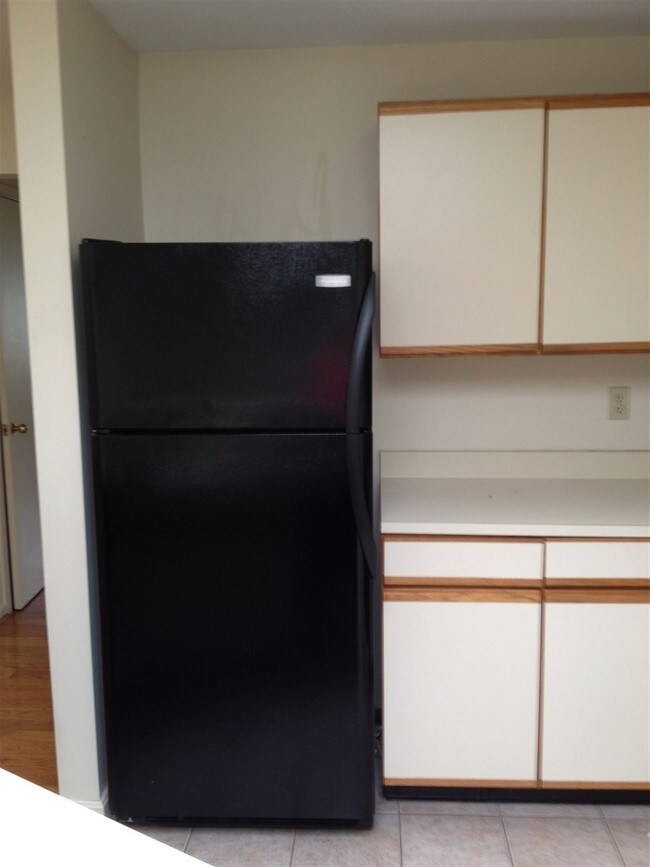 Building Photo - 13 Back River Rd