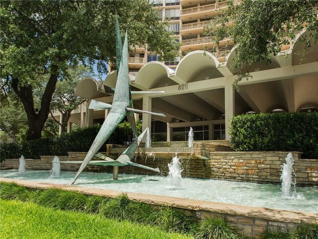 Foto del edificio - 6211 W Northwest Hwy