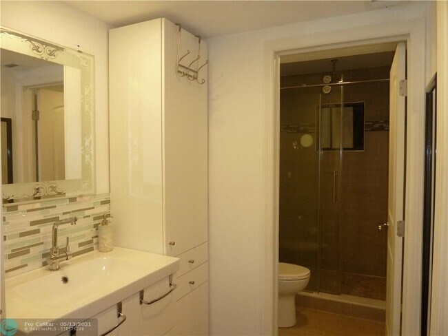 Building Photo - 5190 Las Verdes Cir