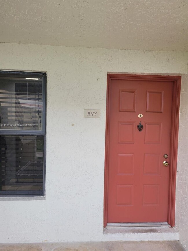 Foto del edificio - 1078 N Hiatus Rd