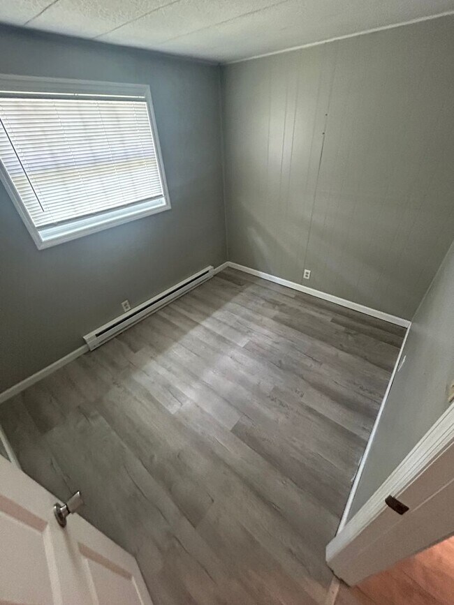 Building Photo - Yorktown 3br