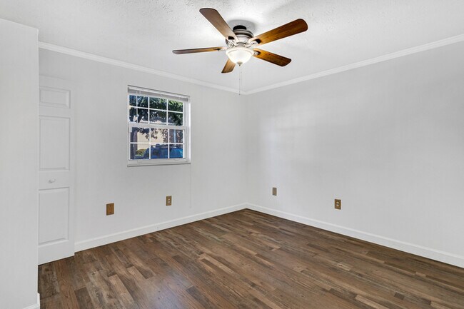Foto del edificio - 4322 Lake Underhill Rd