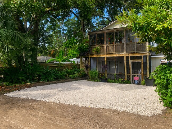 Building Photo - 409 Oleander St