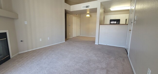 Building Photo - SPACIOUS ONE BEDROOM IN SEVEN HILLS