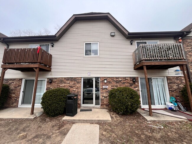 Foto del edificio - Spacious 2-Bedroom Apartment for Rent in Chesterton – Prime Location and Comfort