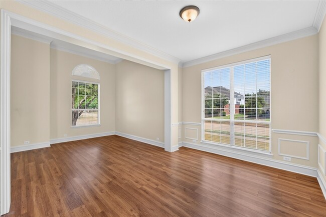 Building Photo - 8701 Mandevilla Dr