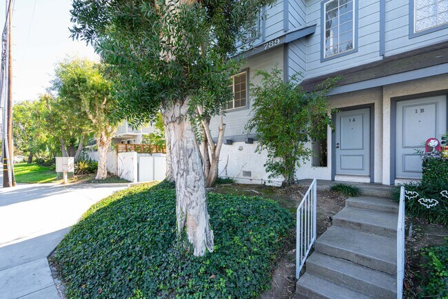 Foto del edificio - Costa Mesa Townhome | 2BR, 2.5BA | Minutes...